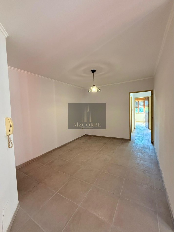 Depto 3 dorm. - Courrege y Peru - Ascensor