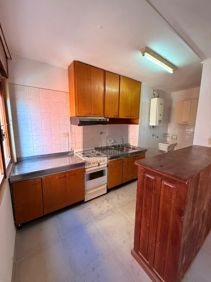 Depto 3 dorm. - Courrege y Peru - Ascensor