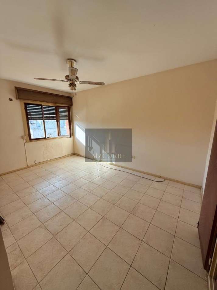 Depto 3 dorm. - Courrege y Peru - Ascensor