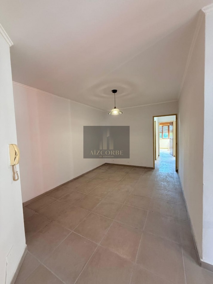 Depto 3 dorm. - Courrege y Peru - Ascensor