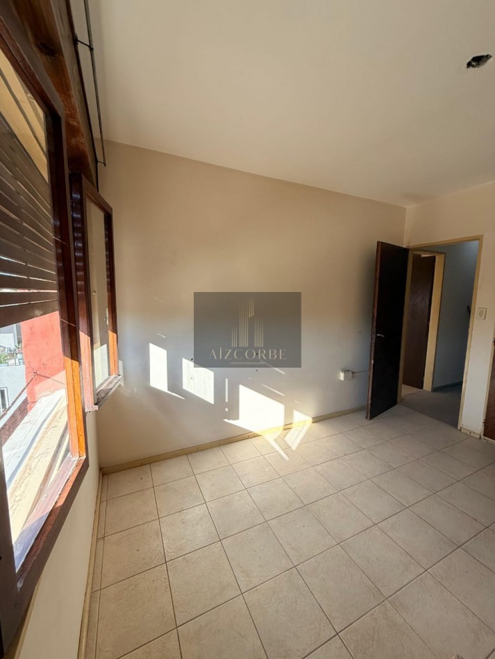 Depto 3 dorm. - Courrege y Peru - Ascensor