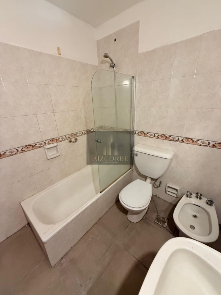 Depto 3 dorm. - Courrege y Peru - Ascensor