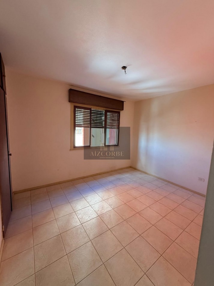 Depto 3 dorm. - Courrege y Peru - Ascensor