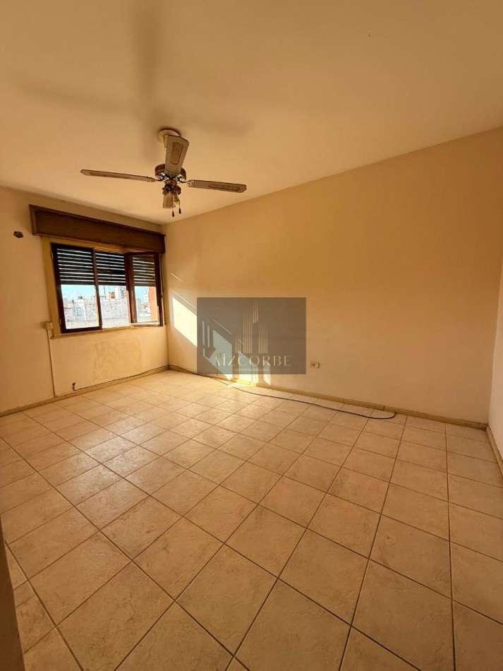 Depto 3 dorm. - Courrege y Peru - Ascensor